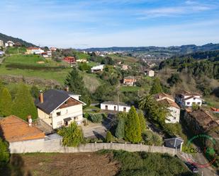 Vista exterior de Casa o xalet en venda en Pravia amb Calefacció, Terrassa i Traster