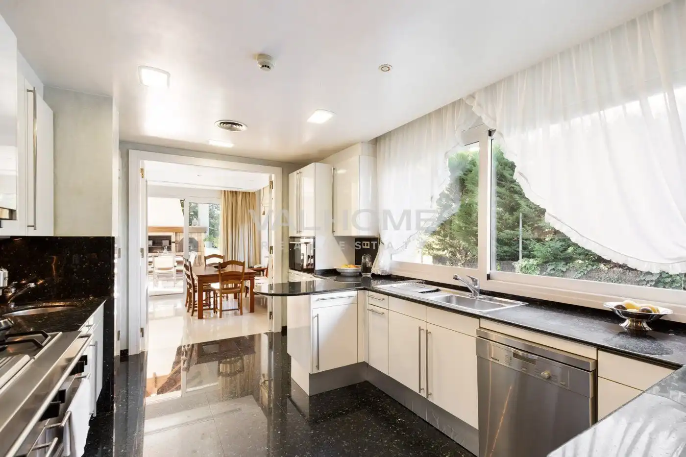 Cocina de Casa o chalet en venta en Sant Cugat del Vallès con Aire acondicionado, Calefacción y Jardín privado