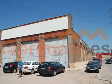 Industrial building to rent in Centro