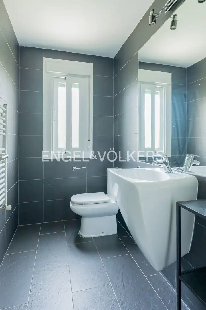 Baño de Casa adosada de alquiler en Tres Cantos con Aire acondicionado, Calefacción y Jardín privado
