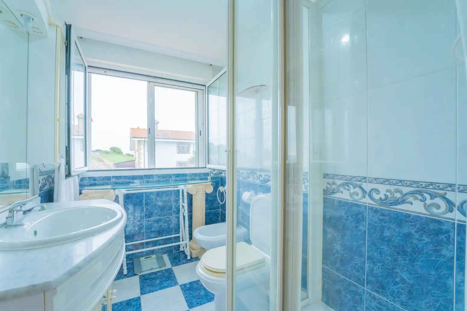 Bathroom of Houses for sale in Cueto