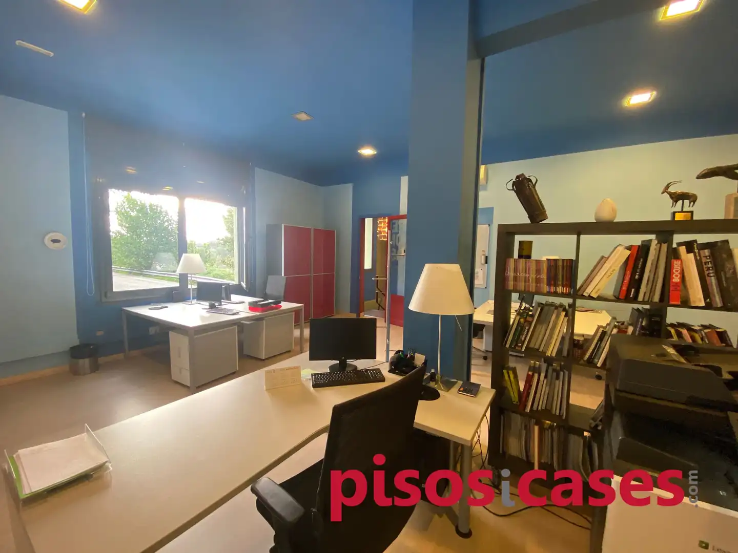 Office for rent in Manlleu  with Air Conditioner