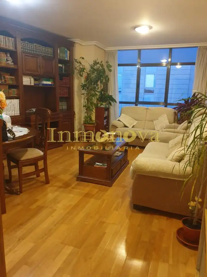 Sala d'estar de Pis en venda en A Cañiza   amb Calefacció, Traster i Moblat