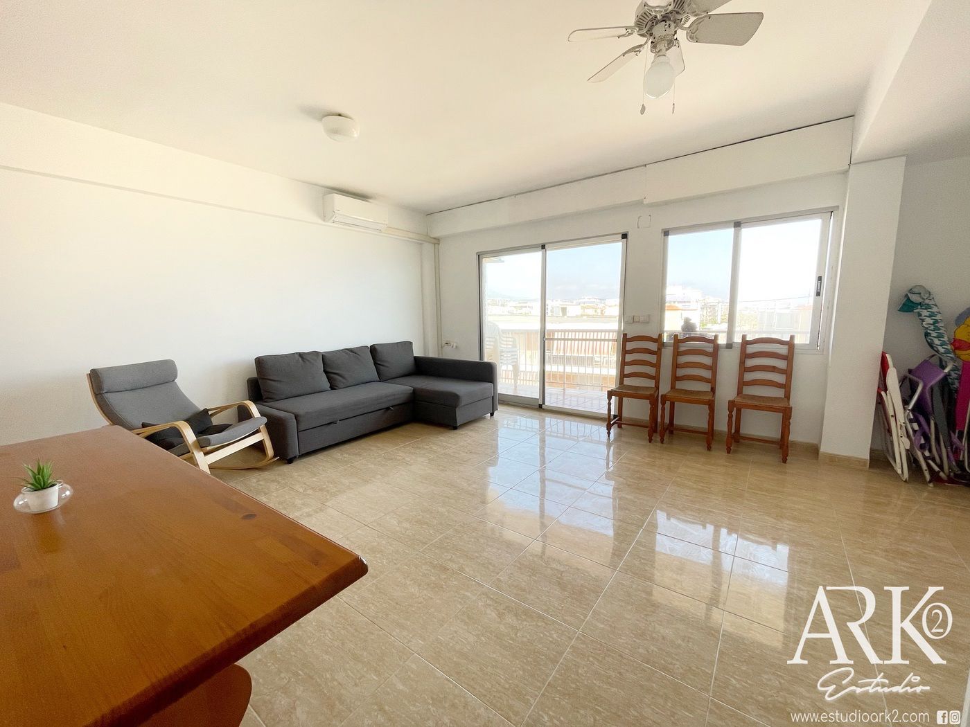 Sala d'estar de Apartament en venda en Bellreguard amb Aire condicionat, Terrassa i Moblat