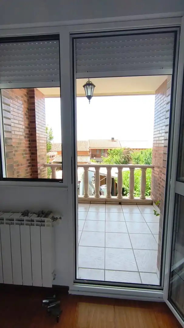 Terrasse von Einfamilien-Reihenhaus zum Verkauf in El Burgo Ranero  mit Heizung, Privatgarten und Parkett