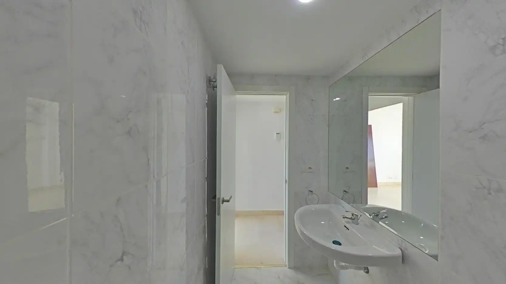 Badezimmer von Wohnung zum Verkauf in Madrid mit Klimaanlage, Heizung und Abstellraum