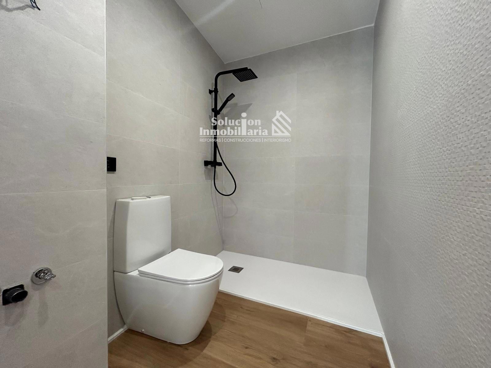 Bany de Apartament en venda en Salamanca Capital amb Aire condicionat i Calefacció