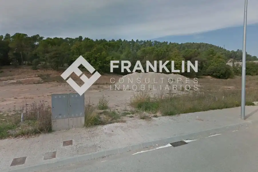 Industrial land for sale in Salt