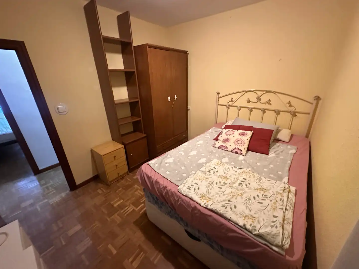 Bedroom of Flat for rent in Cuenca  with Heating, Furnished and Oven