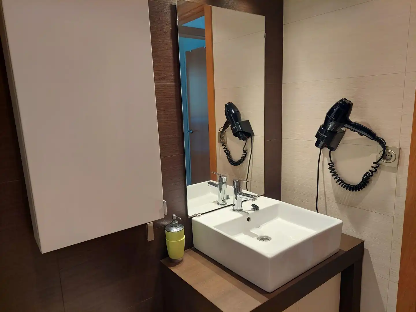 Baño de Piso en venta en Deltebre con Aire acondicionado, Terraza y Amueblado