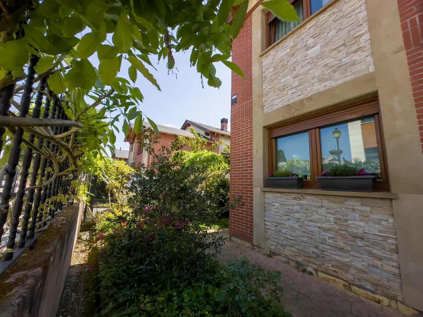 Vista exterior de Casa o xalet en venda en Piélagos amb Calefacció, Jardí privat i Terrassa