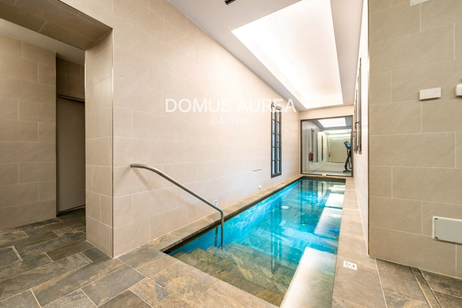 Swimming pool of Flat to rent in  Madrid Capital  with Air Conditioner, Heating and Swimming Pool