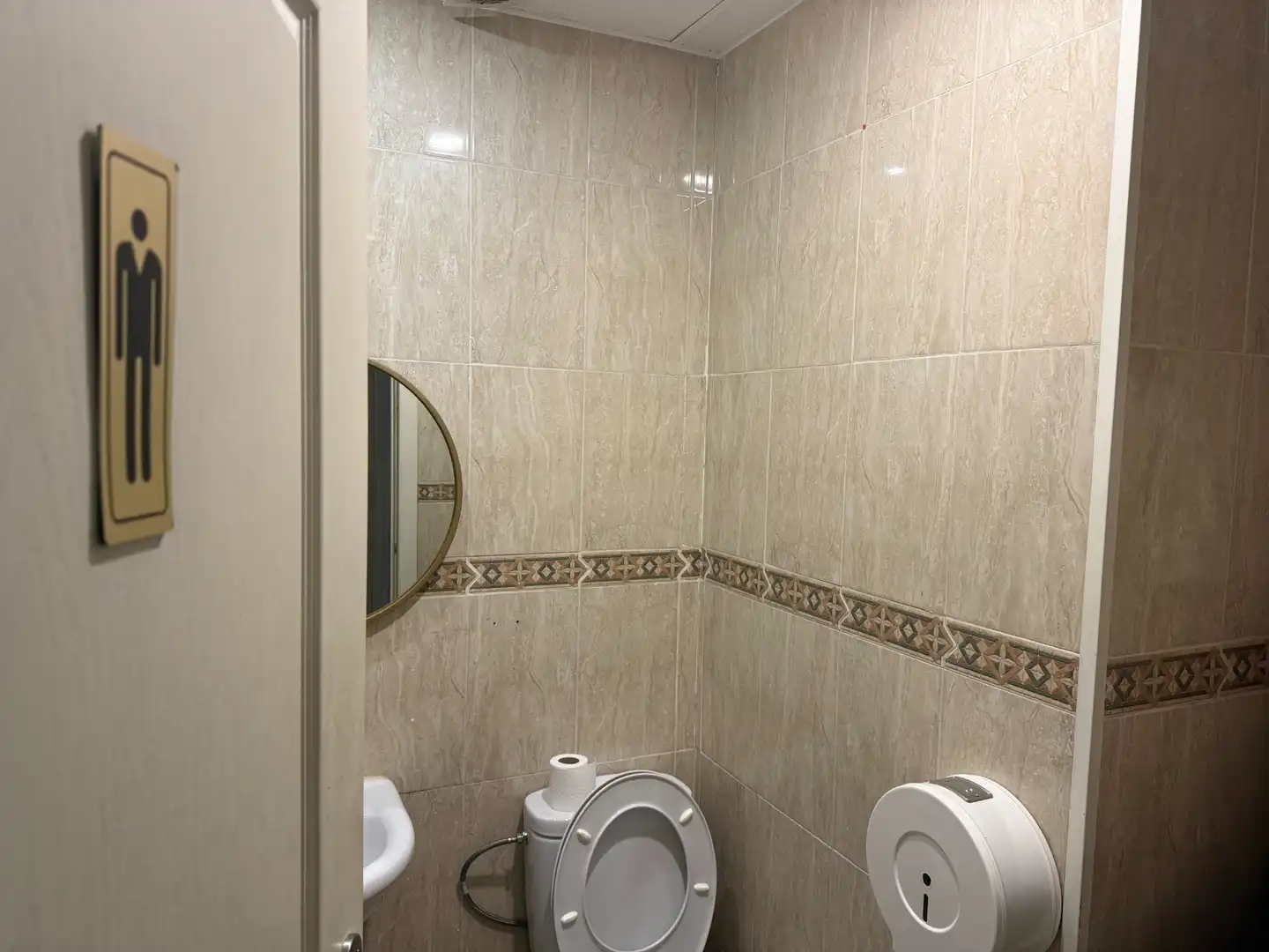 Baño de Local en traspaso en Granada con Aire acondicionado, Parquet y Terraza
