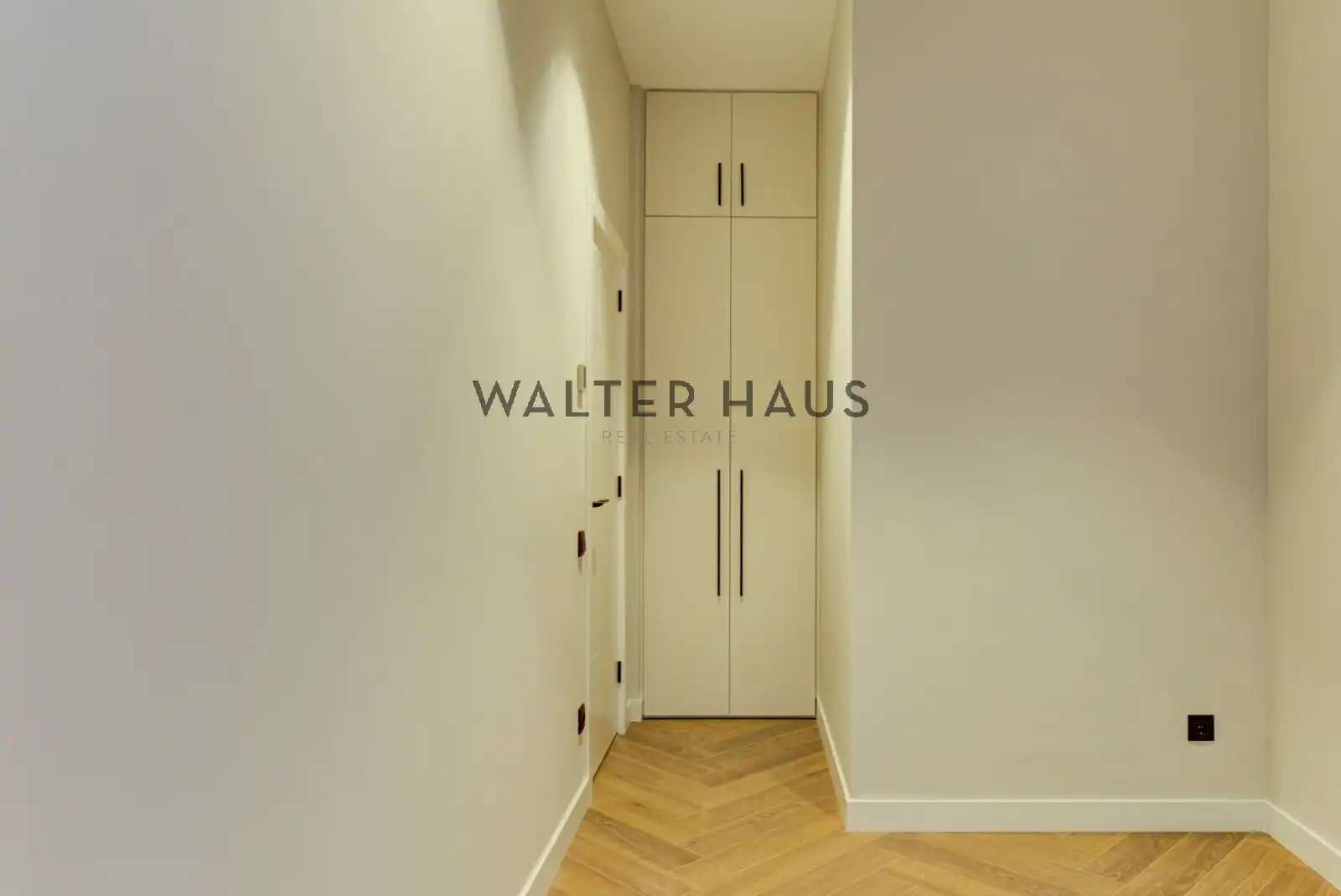 Flat for sale in Barcelona  with Air Conditioner, Heating and Oven