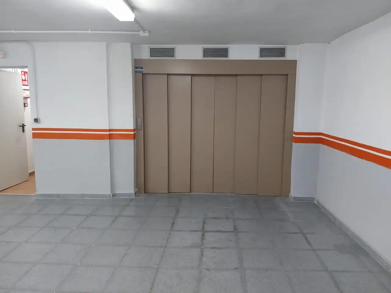 Garaje en venta en Marquina, Centro