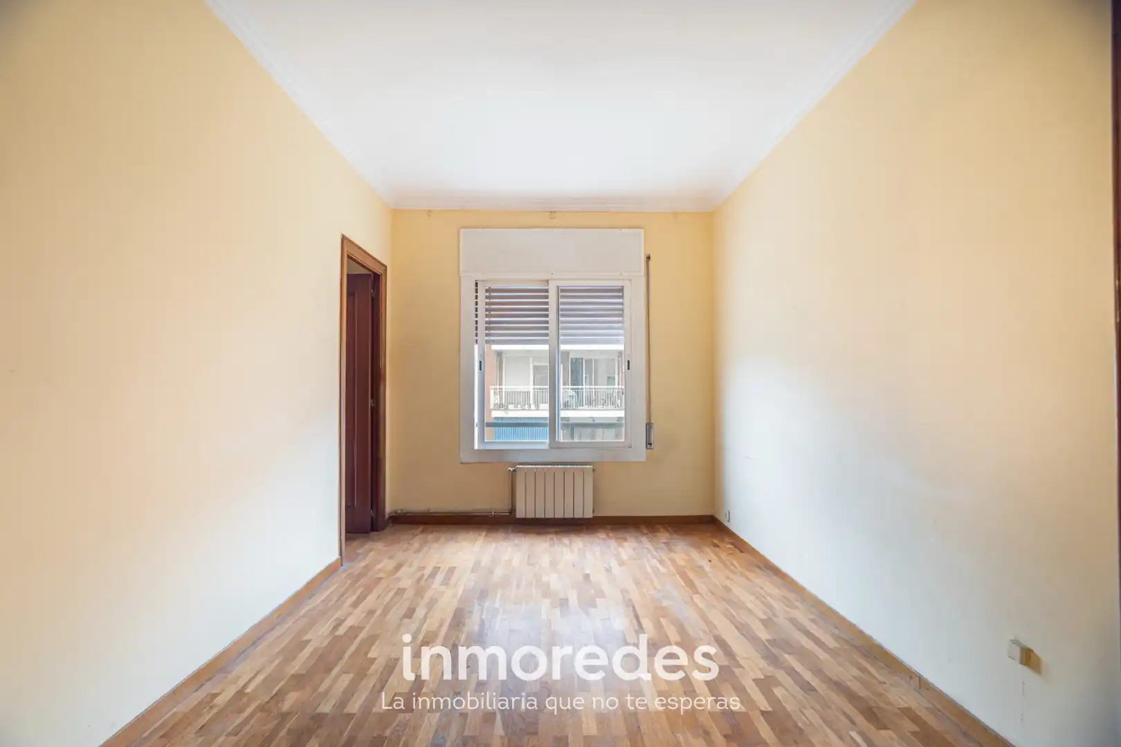 Vista exterior de Piso en venta en Barcelona con Parquet y Horno