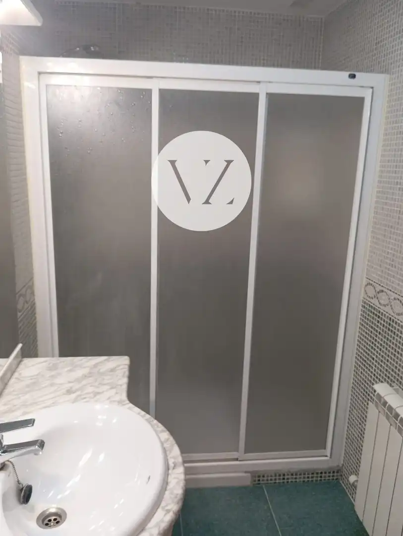 Bany de Apartament de lloguer en Salamanca amb Calefacció, Terrassa i Moblat