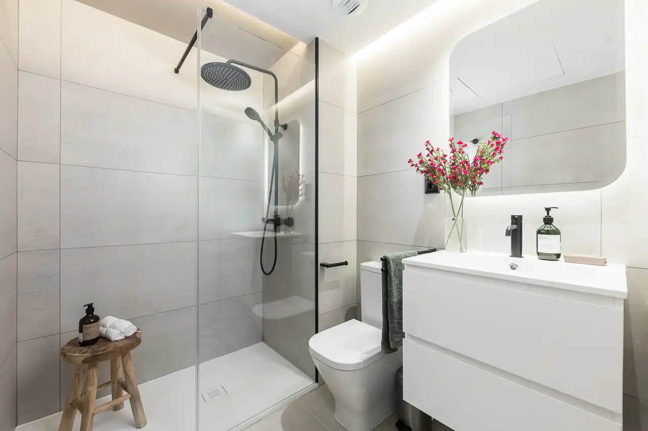 Baño de Apartamento de alquiler en Barcelona con Aire acondicionado, Calefacción y Amueblado