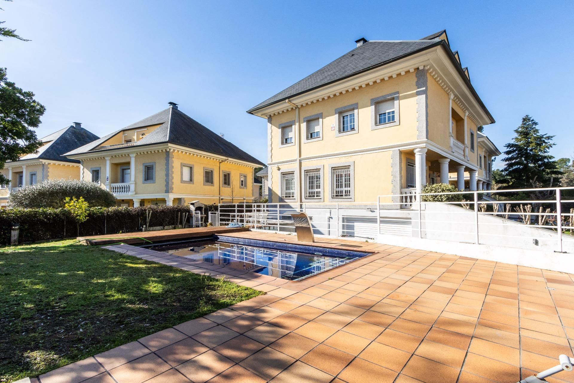 Exterior view of House or chalet for sale in Sabadell  with Air Conditioner, Private garden and Storage room