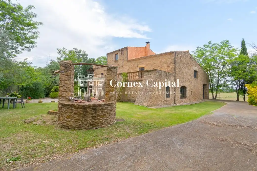 Country house with garden for sale in Forallac