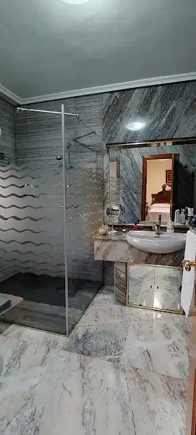 Bany de Casa o xalet en venda en Linares amb Aire condicionat, Calefacció i Jardí privat