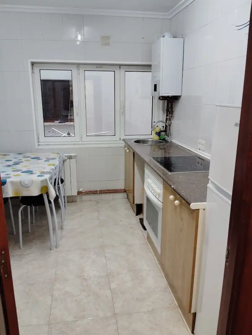 Cocina de Piso de alquiler en Oviedo  con Calefacción y Amueblado