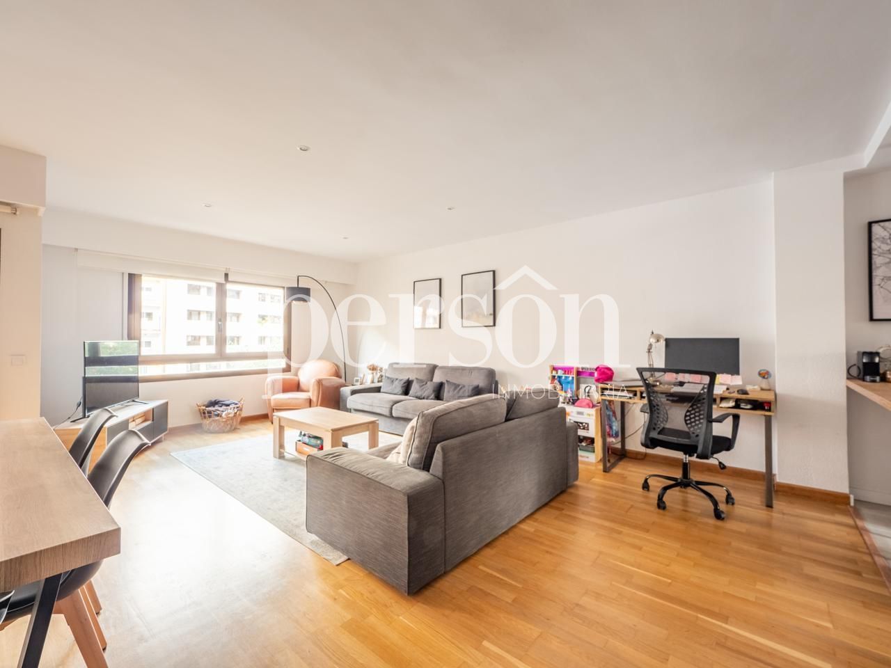 Living room of Flat to rent in  Valencia Capital  with Air Conditioner, Heating and Parquet flooring