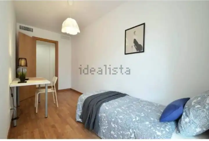 Dormitori de Pis en venda en Badalona amb Aire condicionat, Calefacció i Terrassa