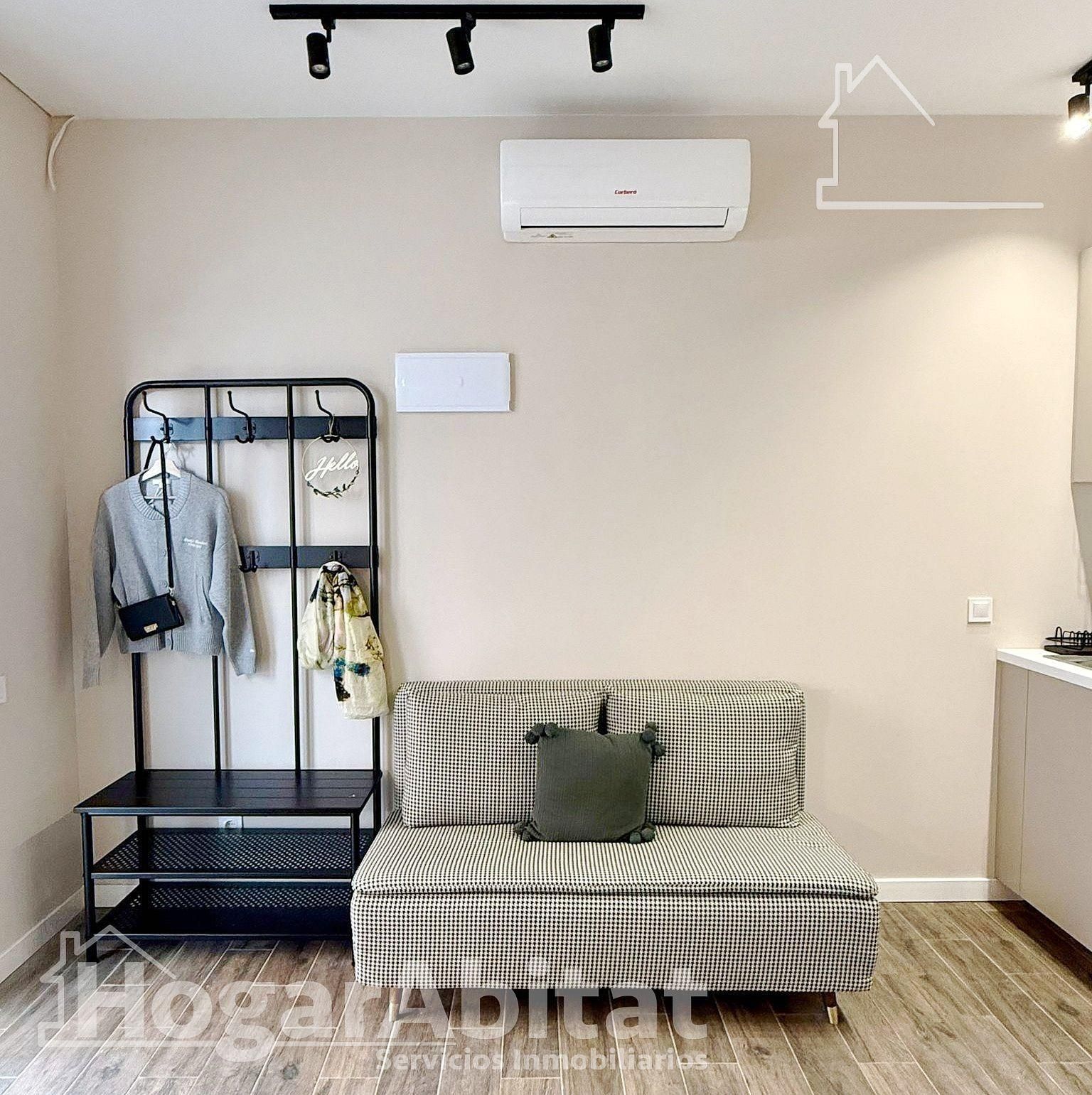 Living room of Flat for sale in  Valencia Capital  with Air Conditioner and Furnished