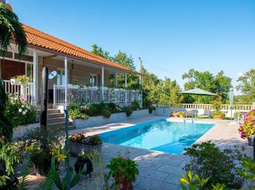 Villa mit Pool zum Verkauf in Carballeda de Avia