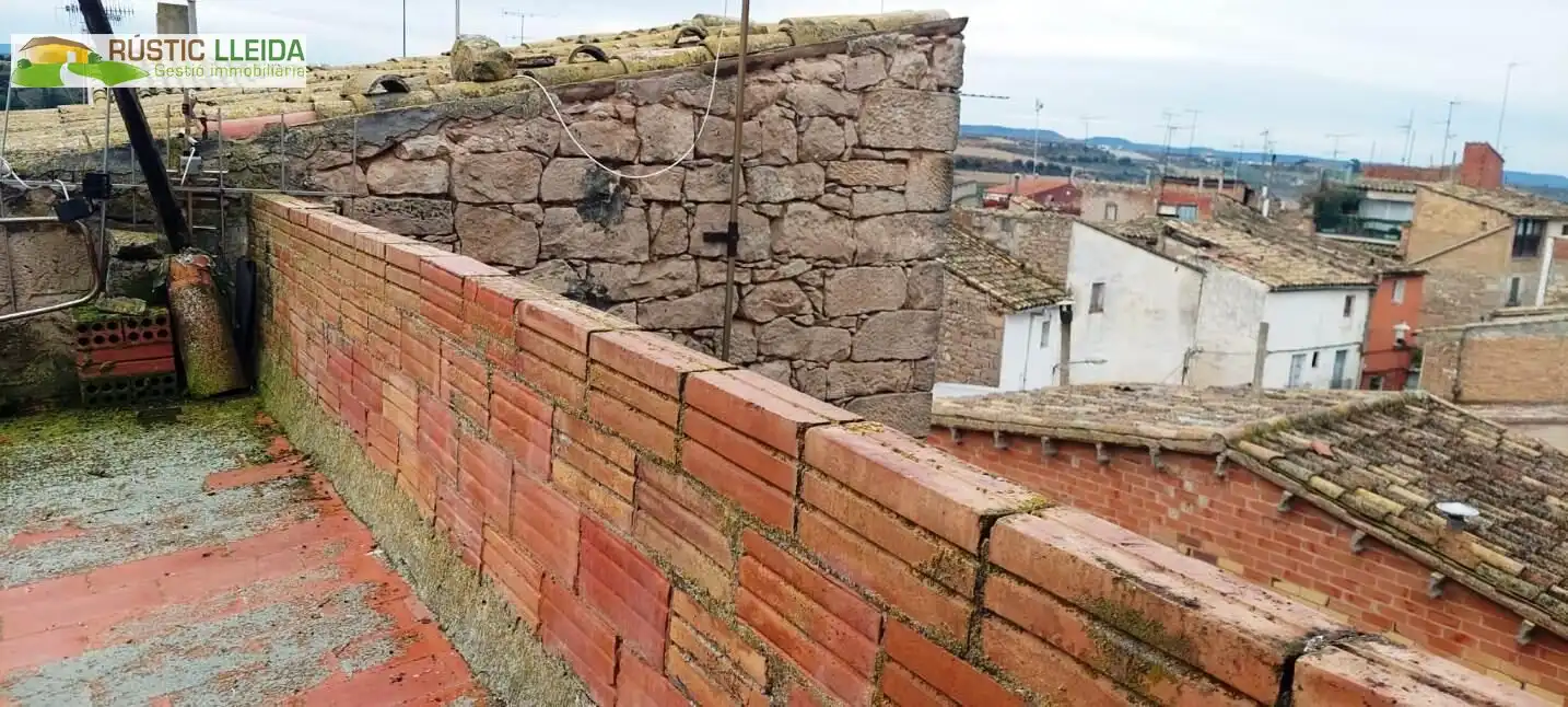 Vista exterior de Casa adosada en venda en Arbeca amb Terrassa