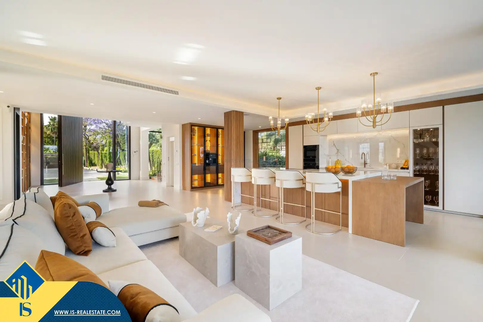 Chalet con piscina en venta en Nueva Andalucía, imagen 2