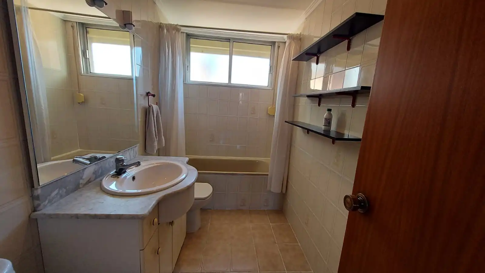 Baño de Piso de alquiler en Valladolid con Amueblado