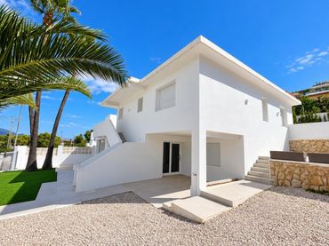Casa amb balcó en venda a L'Albir