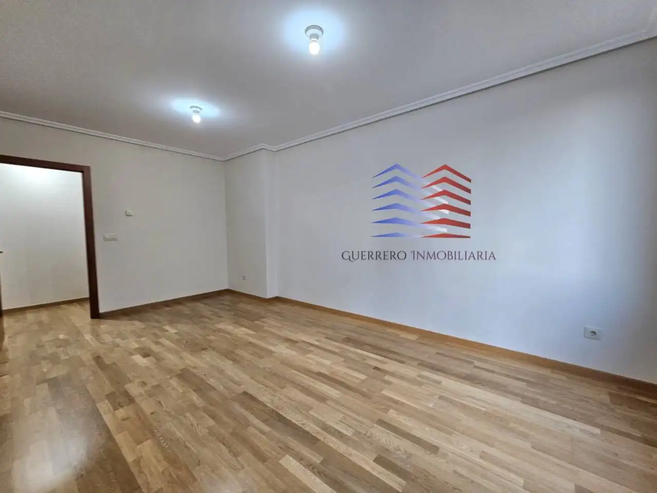Wohnung zur Miete in Ourense Capital  mit Heizung, Parkett und Abstellraum