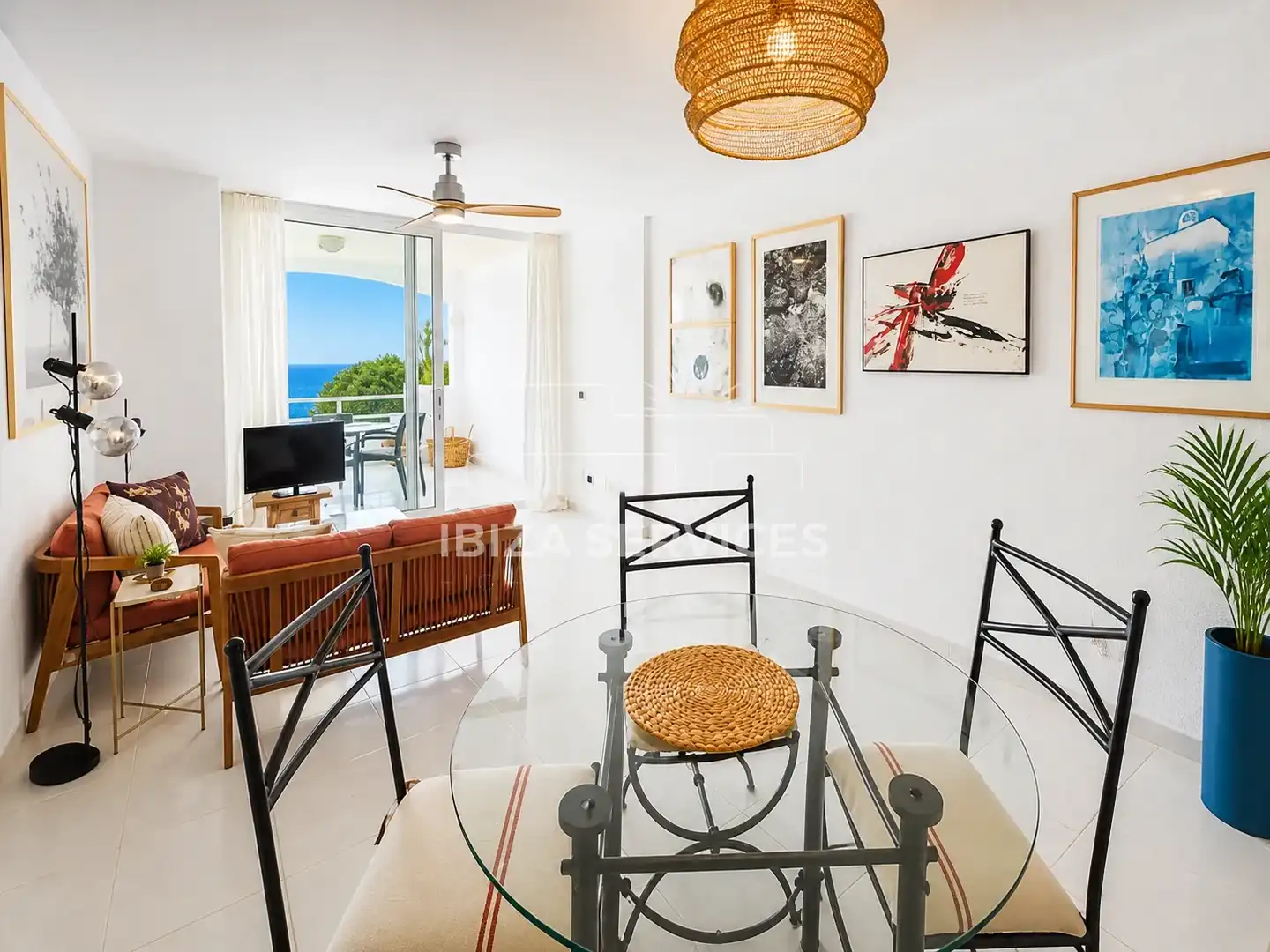 Sala de estar de Piso de alquiler en Santa Eulària des Riu con Aire acondicionado, Jardín privado y Piscina