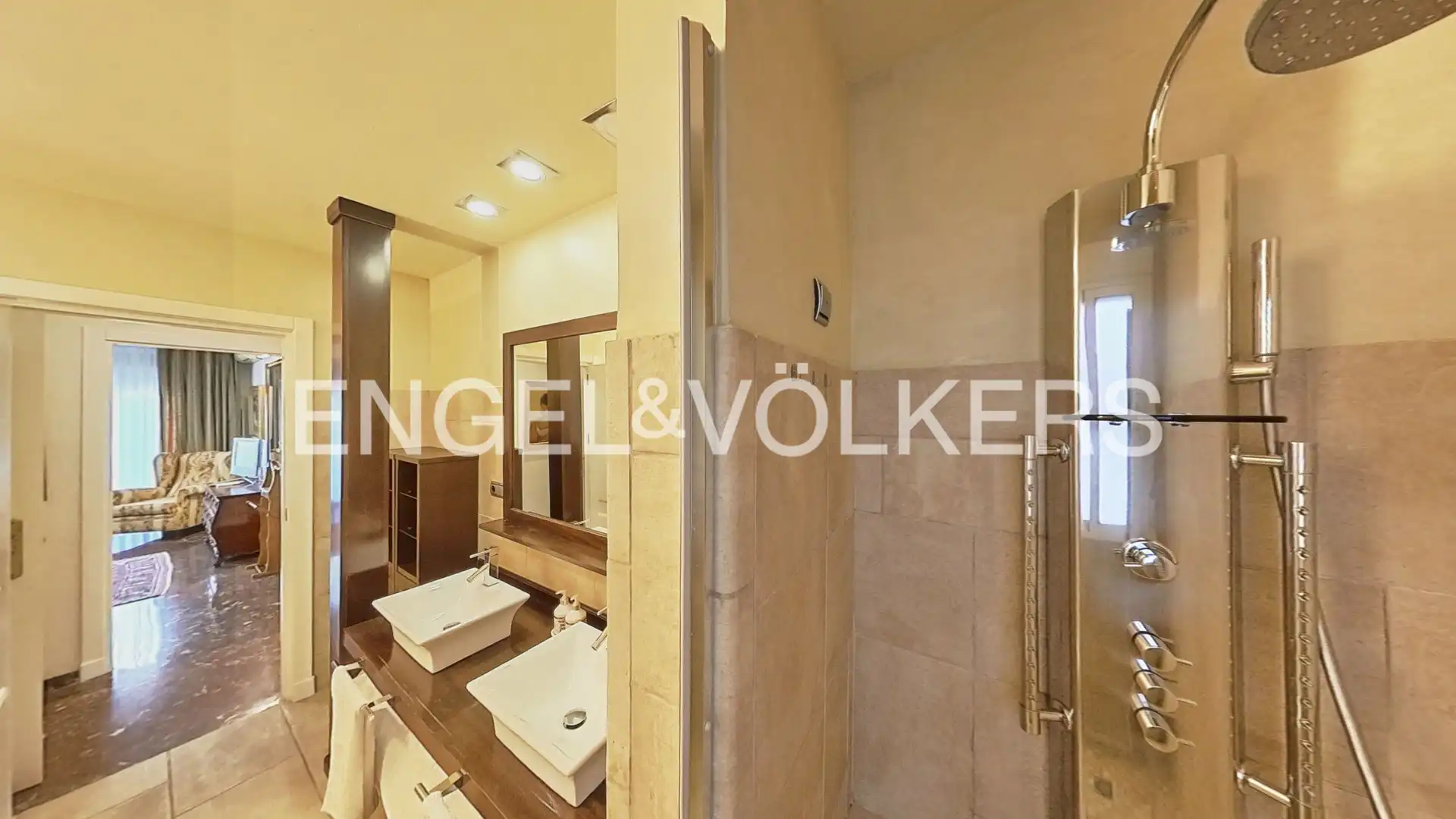 Bathroom of Flat for sale in Sevilla  with Air Conditioner, Heating and Terrace