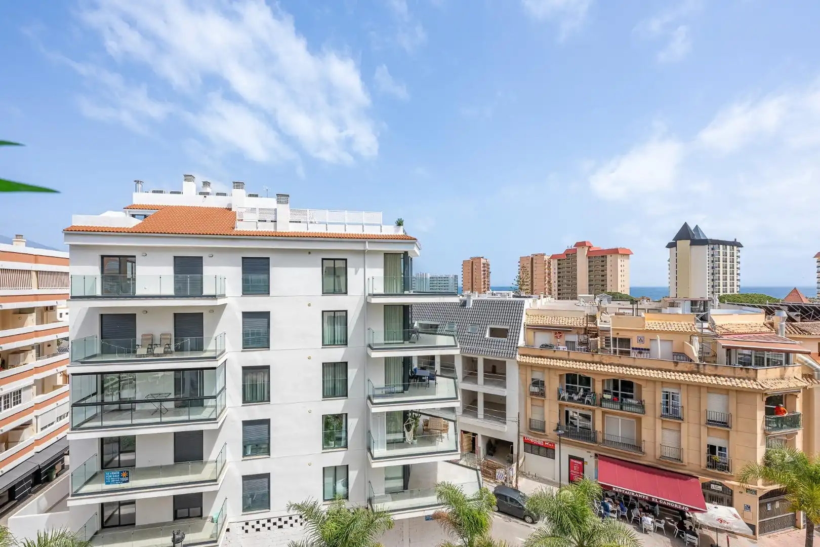 Vista exterior de Estudi en venda en Fuengirola amb Aire condicionat, Moblat i Piscina comunitària