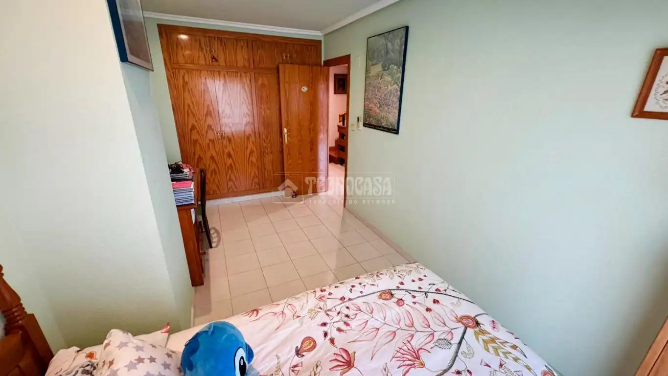Habitación de Casa adosada en venta en Zaragoza con Aire acondicionado, Terraza y Piscina comunitaria
