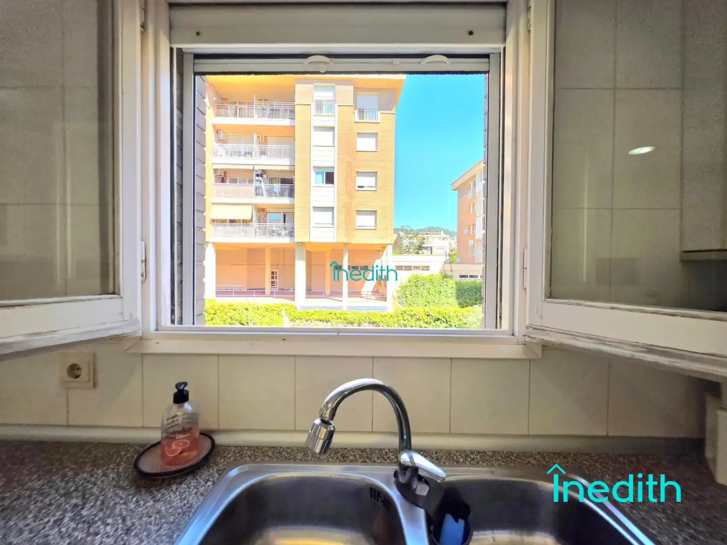 Vista exterior de Casa o chalet en venta en Viladecans con Calefacción, Jardín privado y Terraza