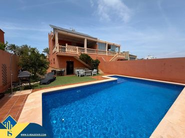 Villa con piscina in vendita a Los Balcones - Los Altos