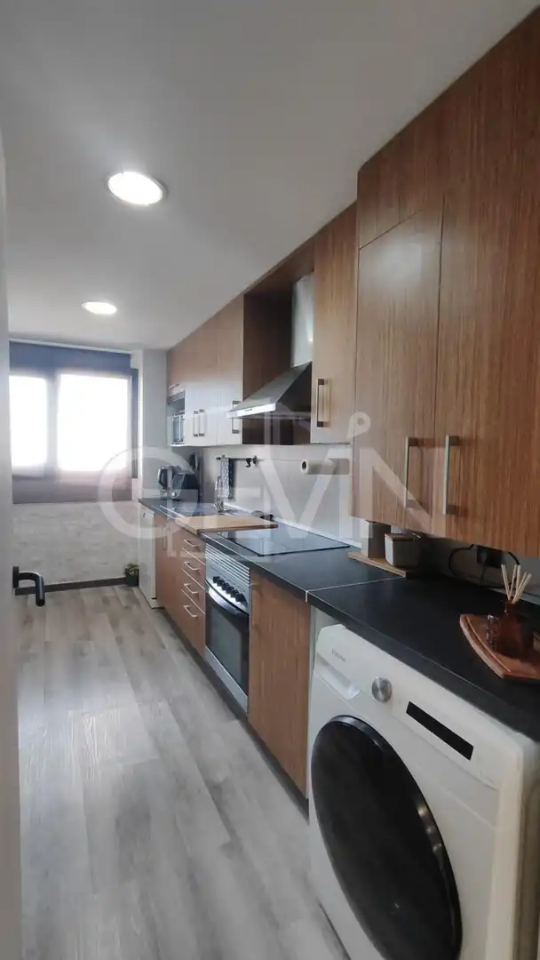 Cocina de Piso en venta en Santa Perpètua de Mogoda con Calefacción, Trastero y Balcón