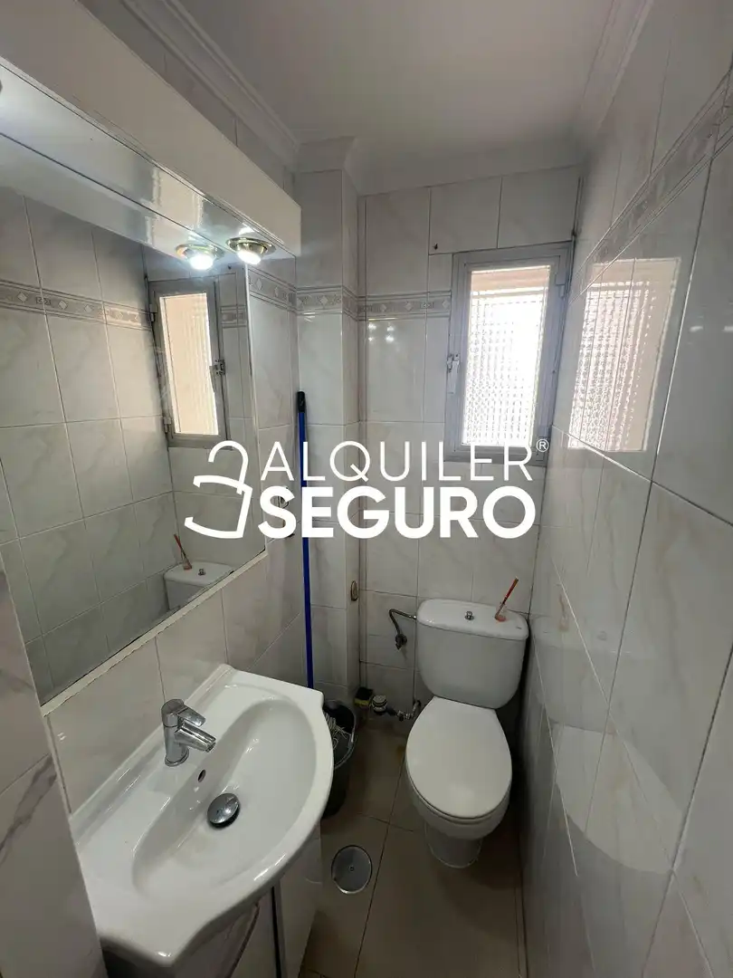 Baño de Piso de alquiler en Madrid con Aire acondicionado y Calefacción