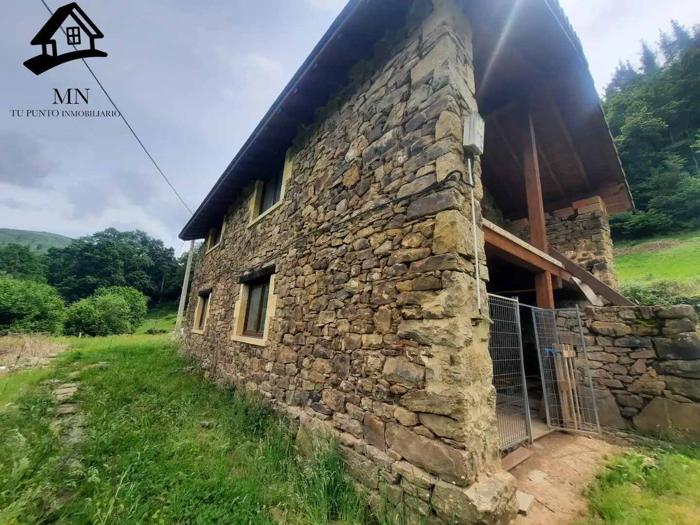 Exterior view of Country homes for sale in San Pedro del Romeral