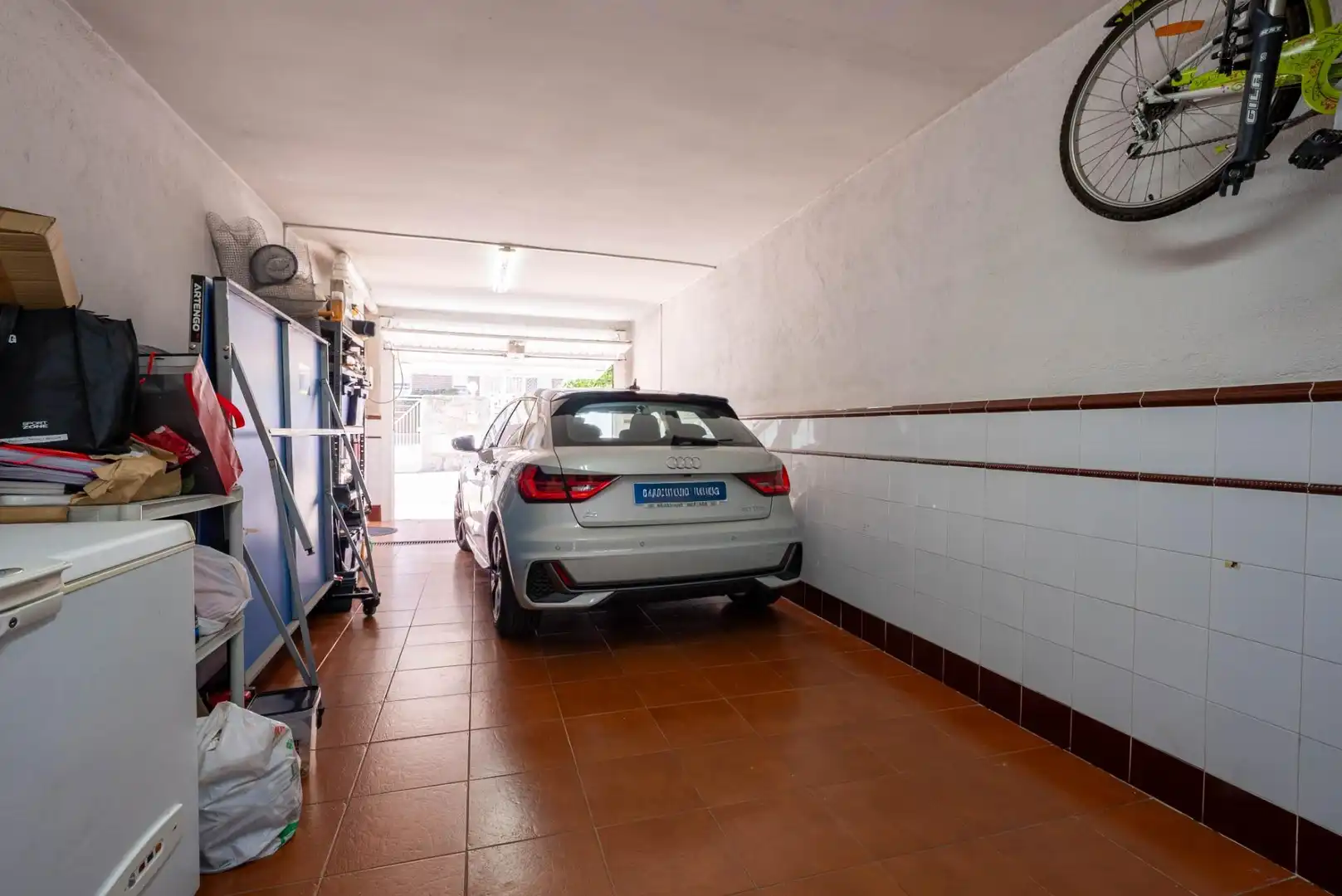 Parking de Casa adosada en venta en Leganés con Aire acondicionado, Calefacción y Jardín privado