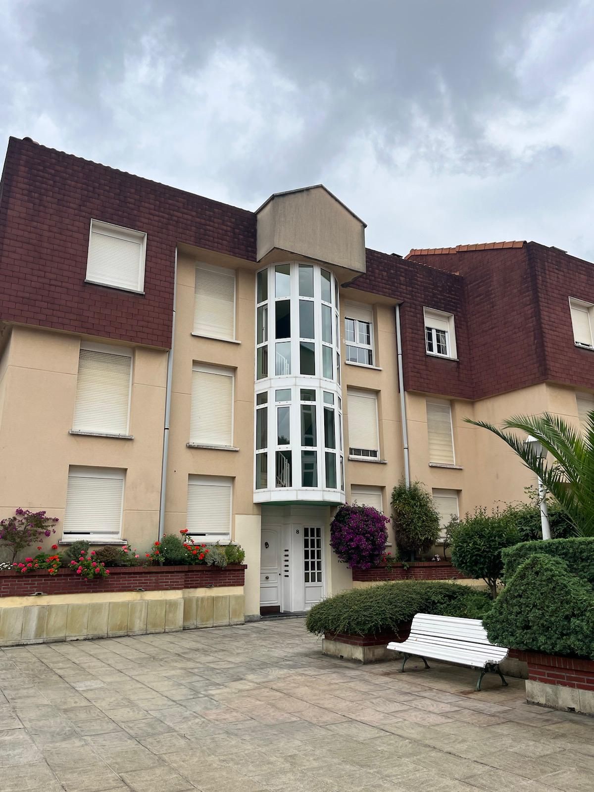 Vista exterior de Dúplex en venda en Castro-Urdiales amb Calefacció, Terrassa i Traster