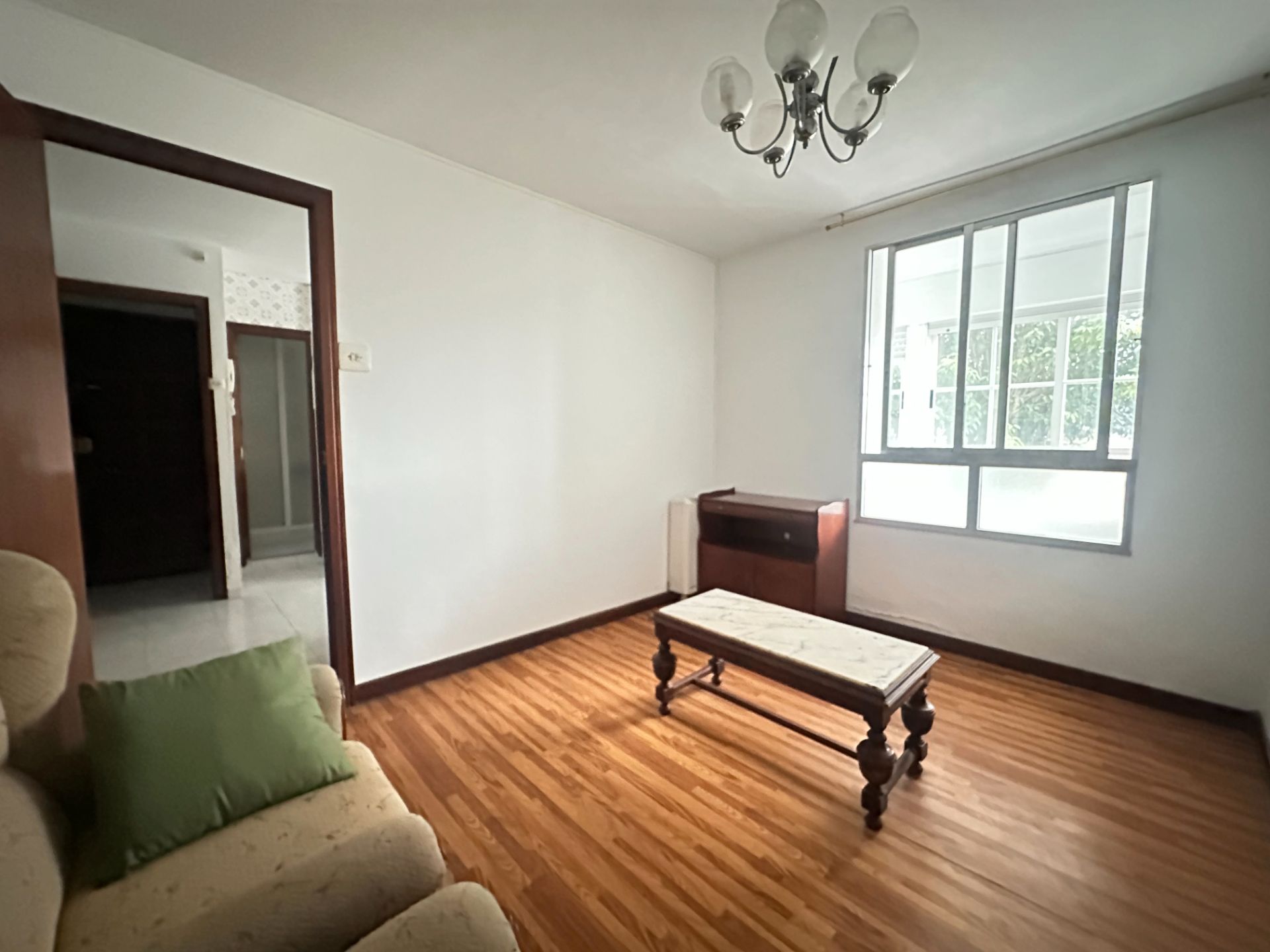 Sala d'estar de Pis en venda en Santiago de Compostela  amb Calefacció