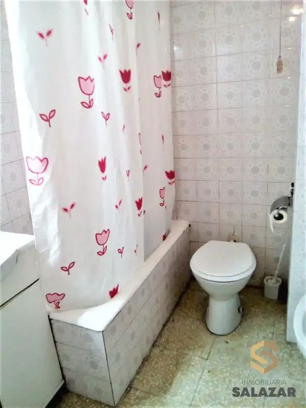 Bathroom of Flat for rent in Bilbao   with Heating, Terrace and Microwave