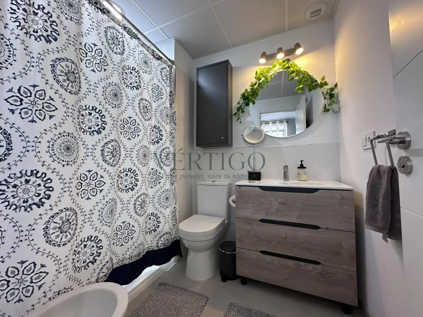 Badezimmer von Wohnung zum Verkauf in Dos Hermanas mit Klimaanlage, Heizung und Terrasse