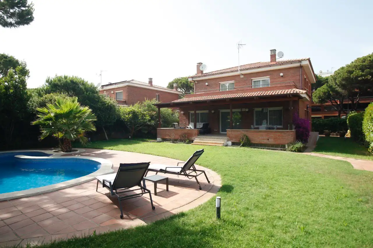 Jardín de Casa o chalet en venta en Gavà con Aire acondicionado, Calefacción y Jardín privado